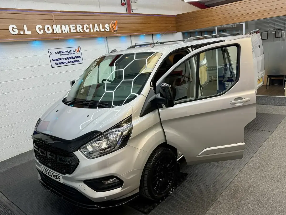 Used Ford Transit Custom Limited 130 HP (95 kW) 2023 Silver Van