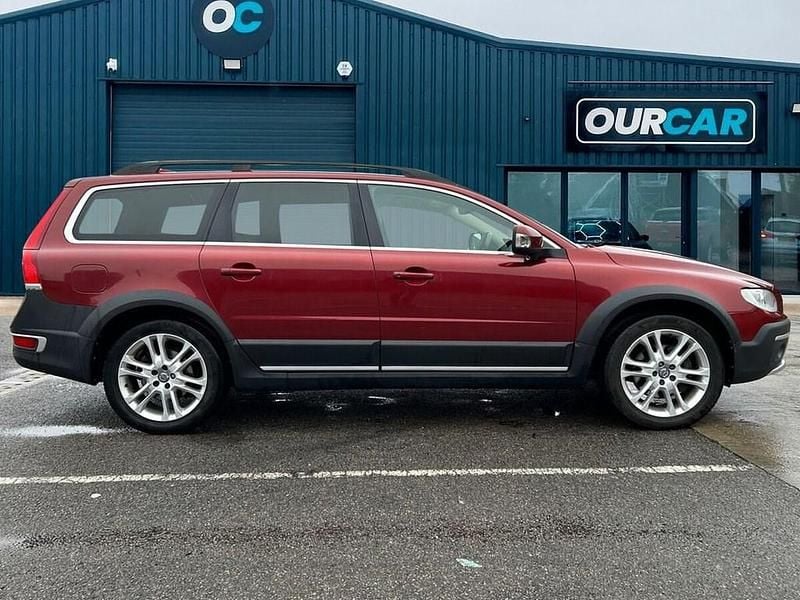 Used Volvo XC70 SE Lux 215 HP (158 kW) 2015 Red Estate
