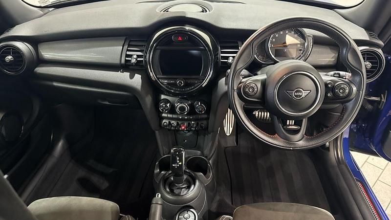 Used Mini Cooper Hatch 134 HP (98 kW) 2019 Blue Hatchback