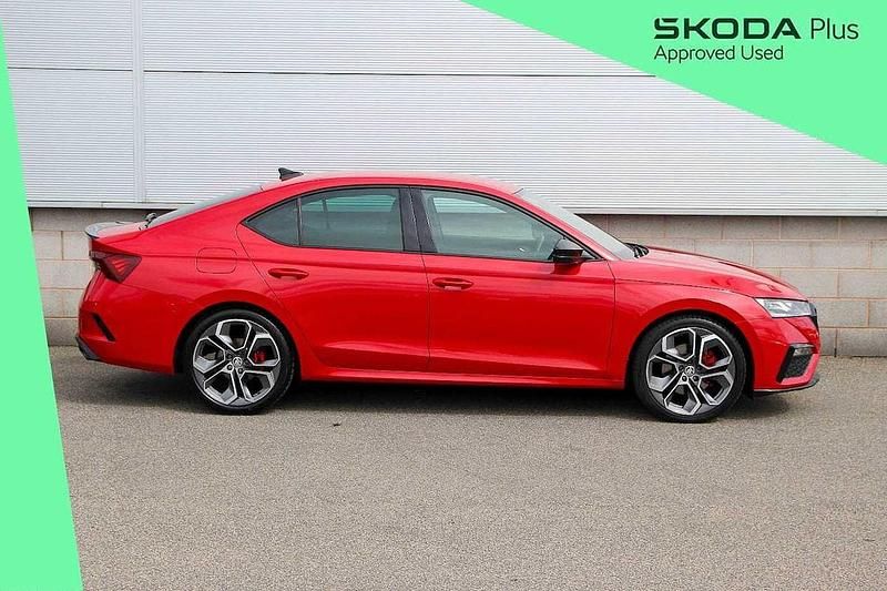 Używany Skoda Octavia vRS 196 KM (144 kW) 2022 Czerwony Hatchback