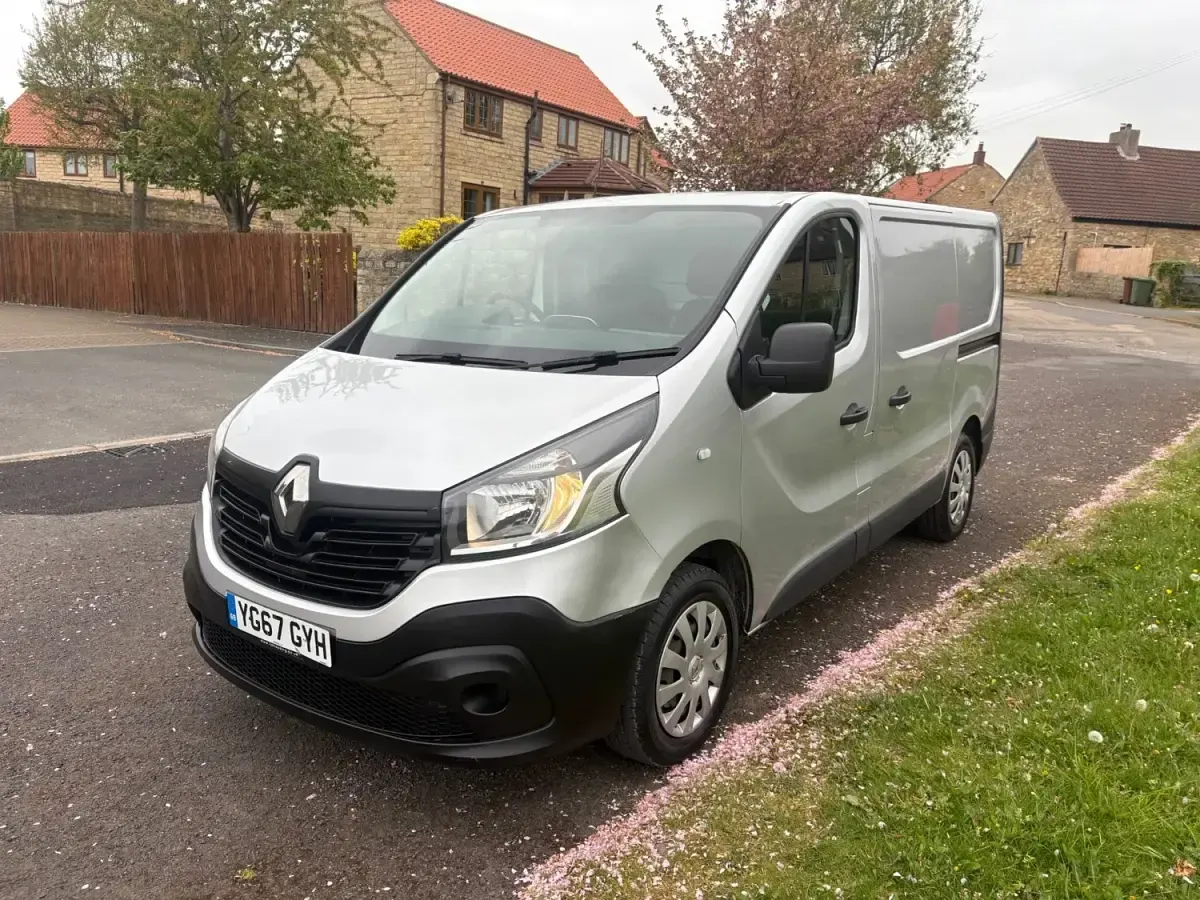 Used Renault Trafic Business 2017 Silver MPV