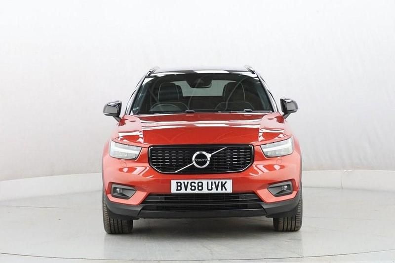 Used Volvo XC40 R-Design 190 HP (139 kW) 2019 Red SUV