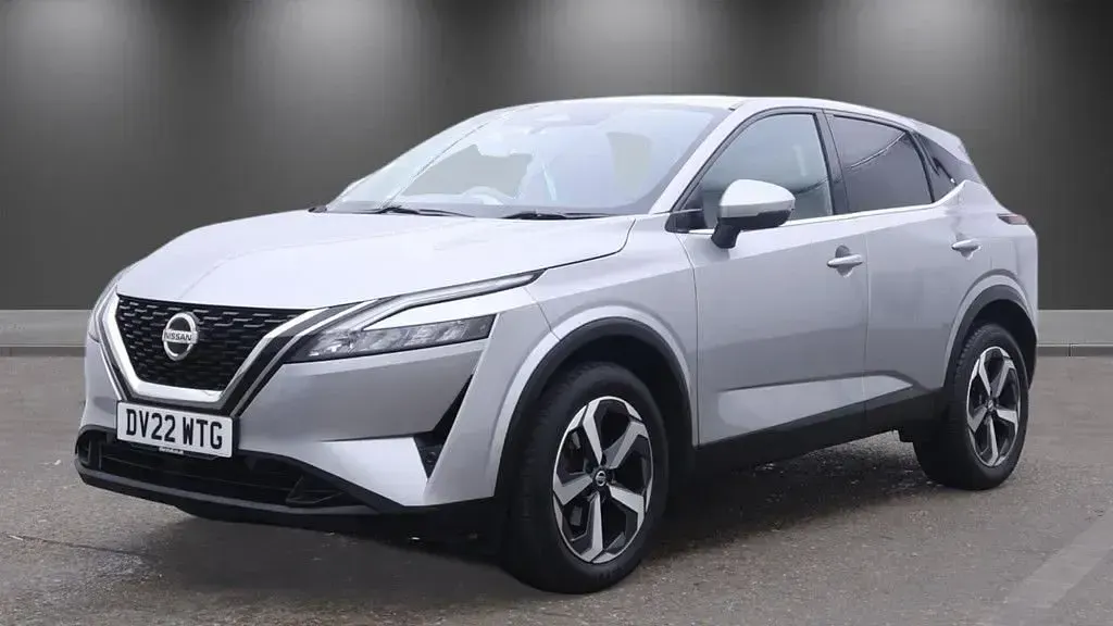 Used Nissan Qashqai N-Connecta 140 HP (102 kW) 2022 Silver SUV