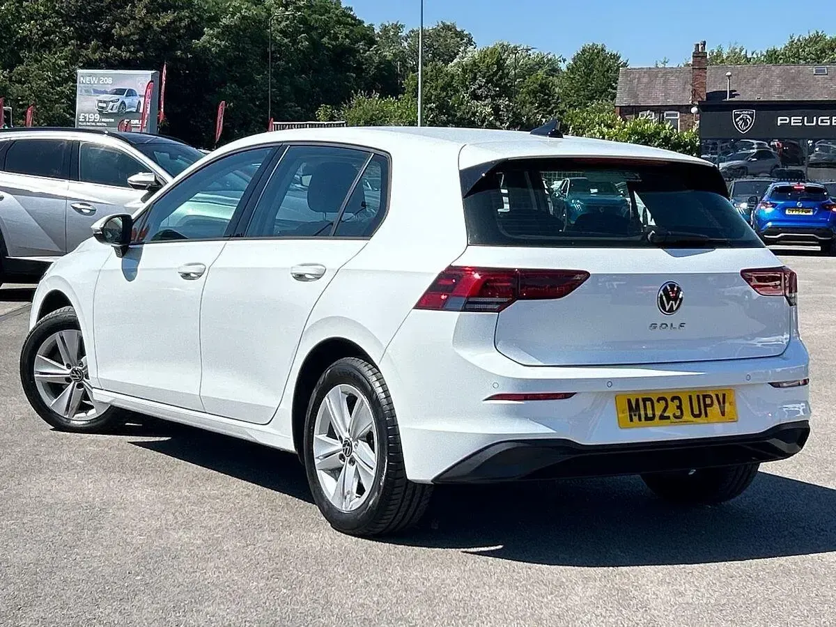 Used VW Golf VIII S 130 HP (95 kW) 2023 White Hatchback