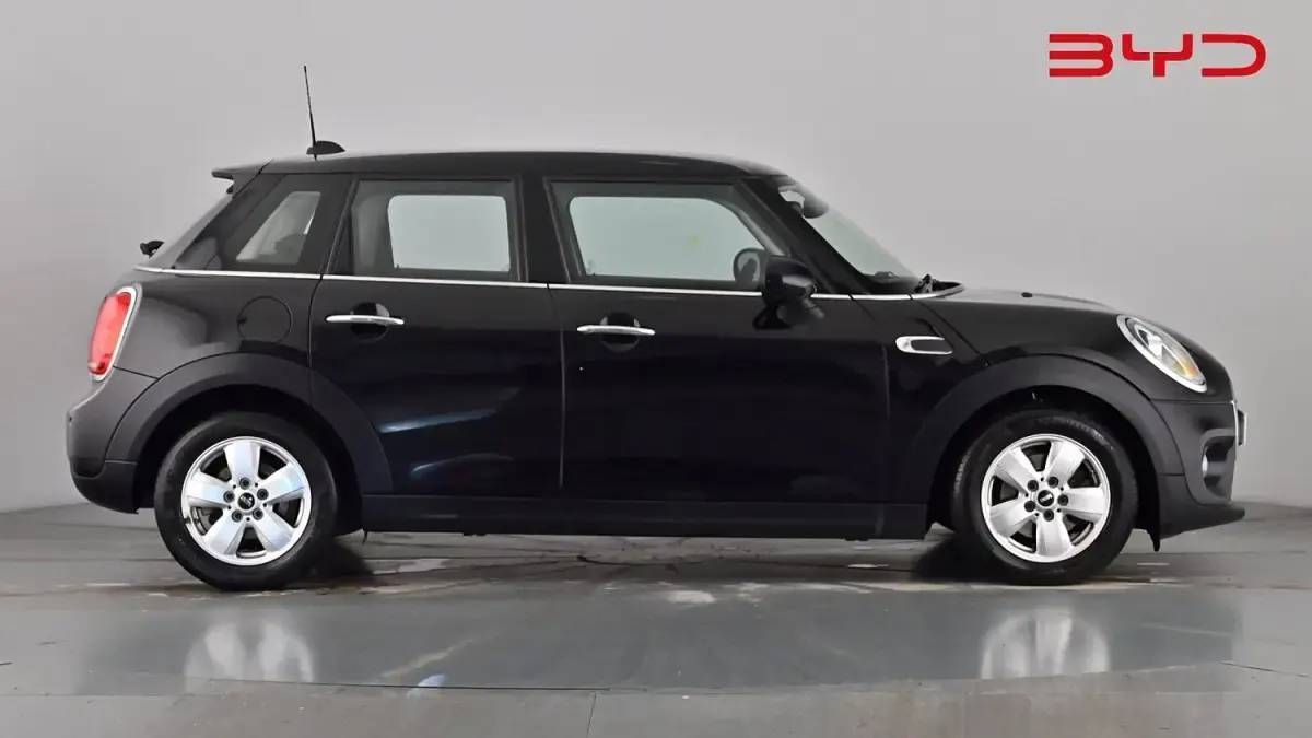 Used Mini Cooper Classic 136 HP (100 kW) 2019 Midnight black Hatchback