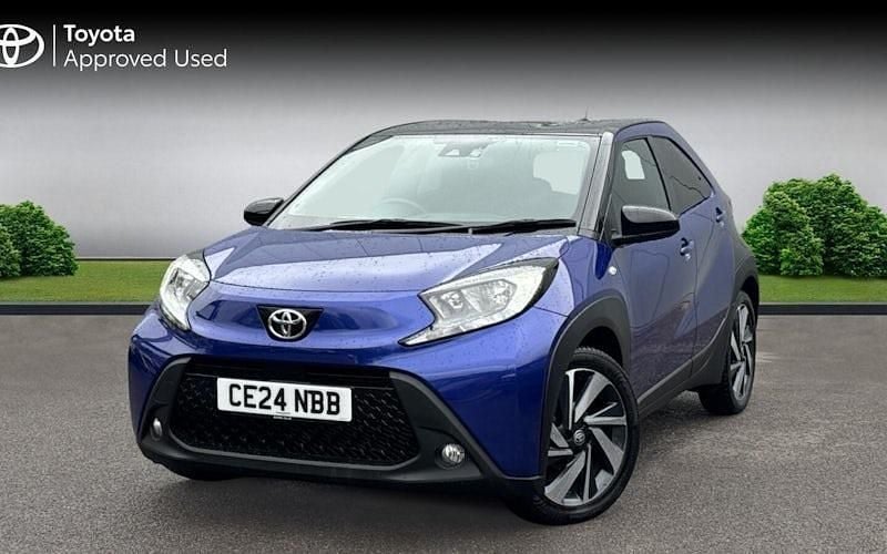 Used Toyota Aygo X 72 HP (52 kW) 2024 Juniper blue bitone SUV