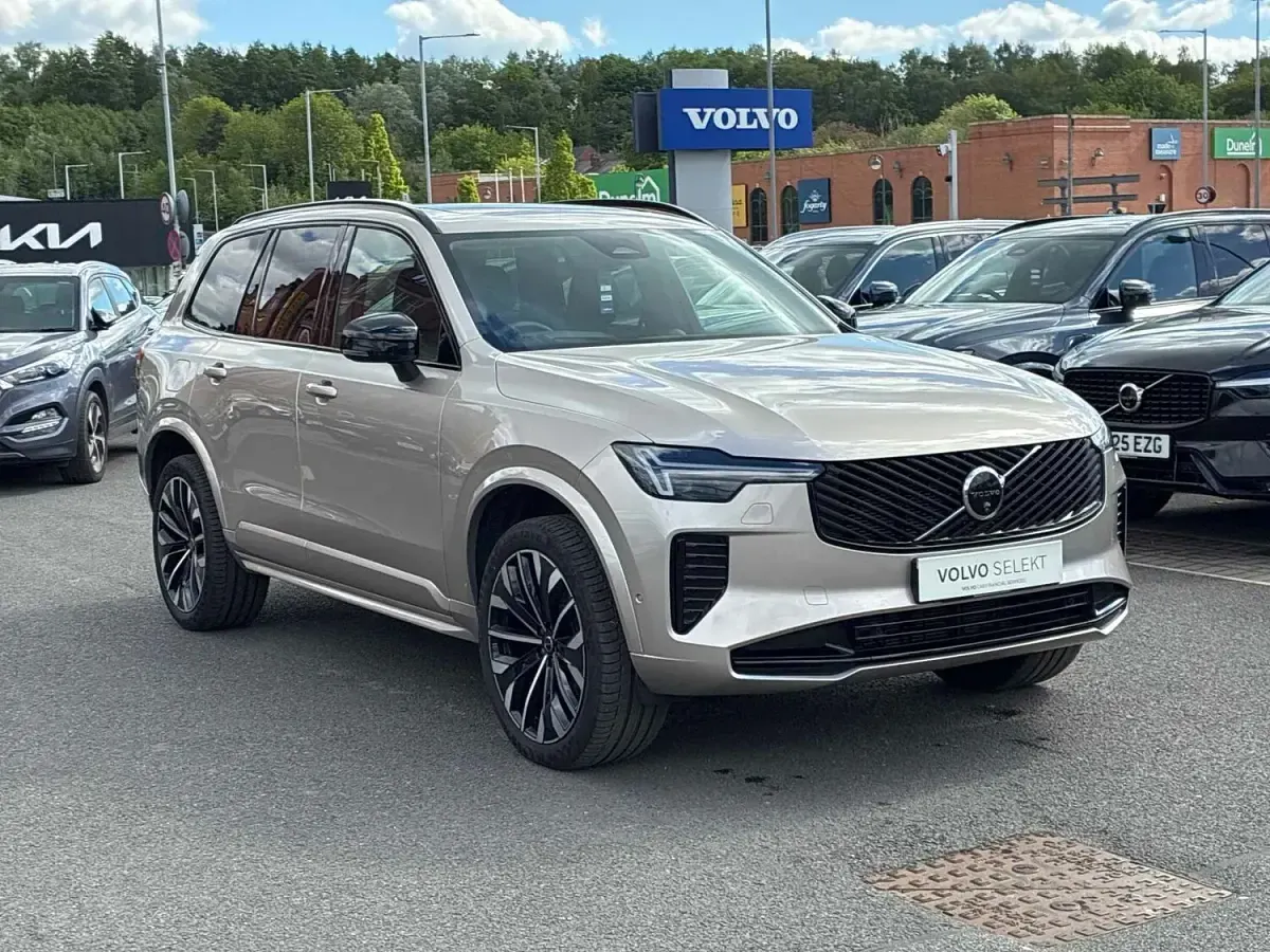 Used Volvo XC90 Ultra 455 HP (334 kW) 2025 Gold SUV