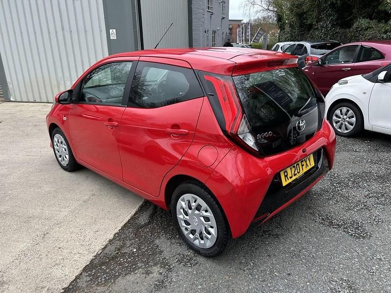 Used Toyota Aygo X-play 72 HP (52 kW) 2020 Red Hatchback