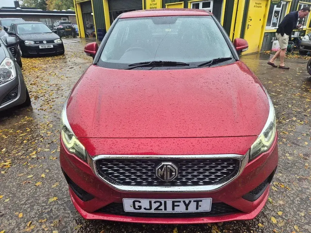 Käytetty MG MG3 Excite 106 HP (77 kW) 2021 Punainen Viistoperä
