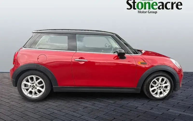 Used Mini Cooper Hatch 136 HP (100 kW) 2017 Red Hatchback