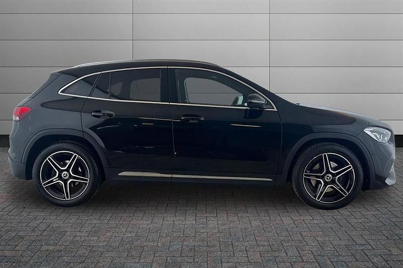 Used Mercedes GLA200 Executive 163 HP (119 kW) 2023 Black SUV
