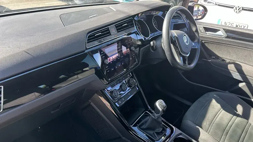 Usado VW Touran SEL 150 HP (110 kW) 2021 Cinzento Monovolume