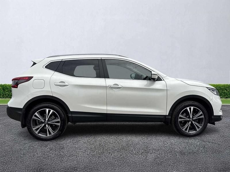Used Nissan Qashqai N-Connecta 2018 White SUV