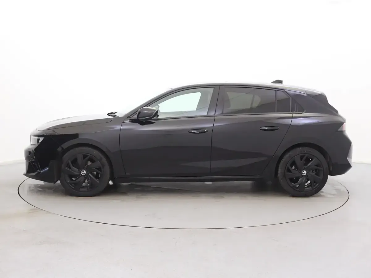 Used Vauxhall Astra GS Line 130 HP (95 kW) 2022 Black Hatchback