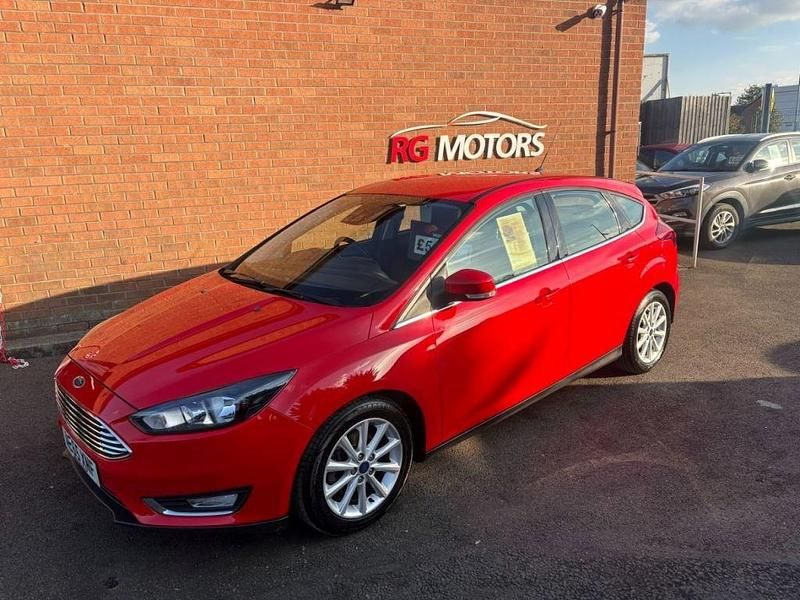 Red Used 2015 Ford Focus Titanium Hatchback | £5,995 (Good price) - Image 1/4