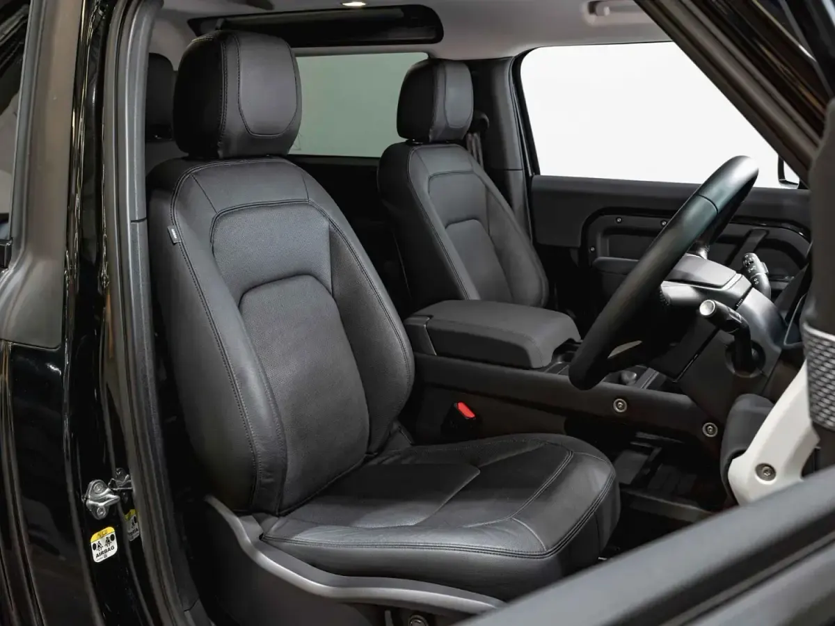Usado Land Rover Defender SE 2023 Negro SUV
