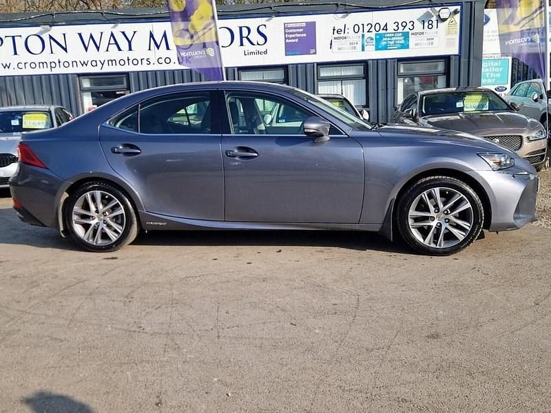 Used Lexus IS300h 223 HP (164 kW) 2017 Grey Sedan