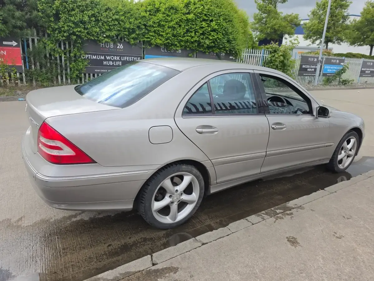 Usado Mercedes C180 Avantgarde 2007 Prateado Sedan