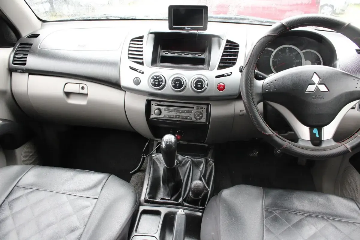Used Mitsubishi L200 175 HP (128 kW) 2014 White Pickup