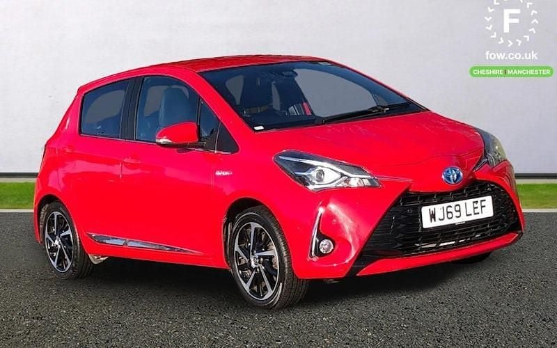 Red Used 2019 Toyota Yaris Hybrid Hatchback | £13,099 (Good price) - Image 1/4