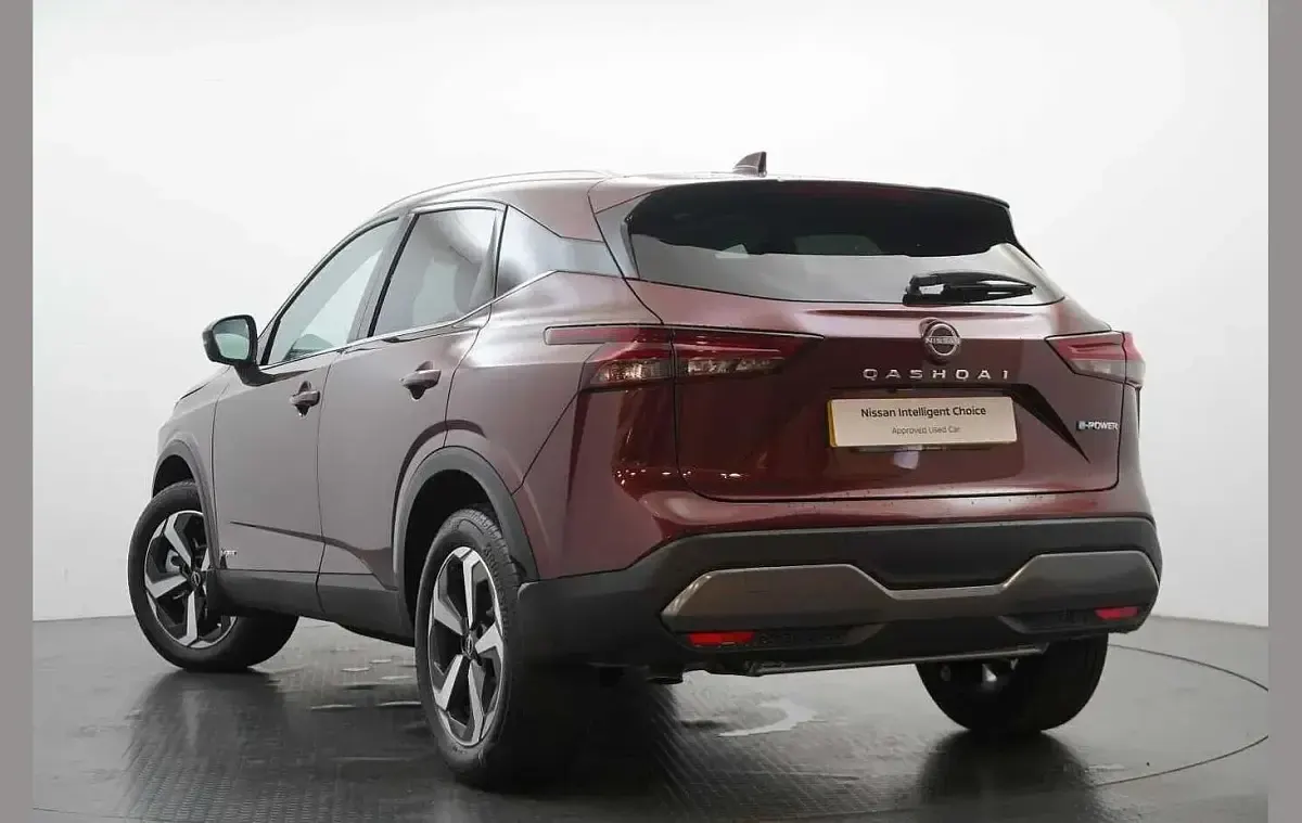 Used Nissan Qashqai N-Connecta 187 HP (137 kW) 2023 Red SUV