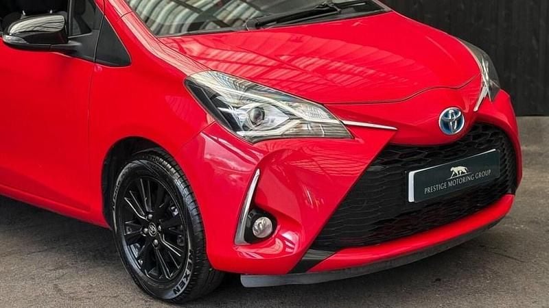 Used Toyota Yaris 107 HP (78 kW) 2019 Red Hatchback