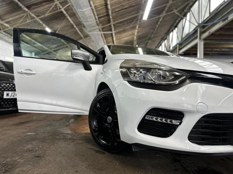 Used Renault Clio IV GT-Line 120 HP (88 kW) 2014 White Hatchback