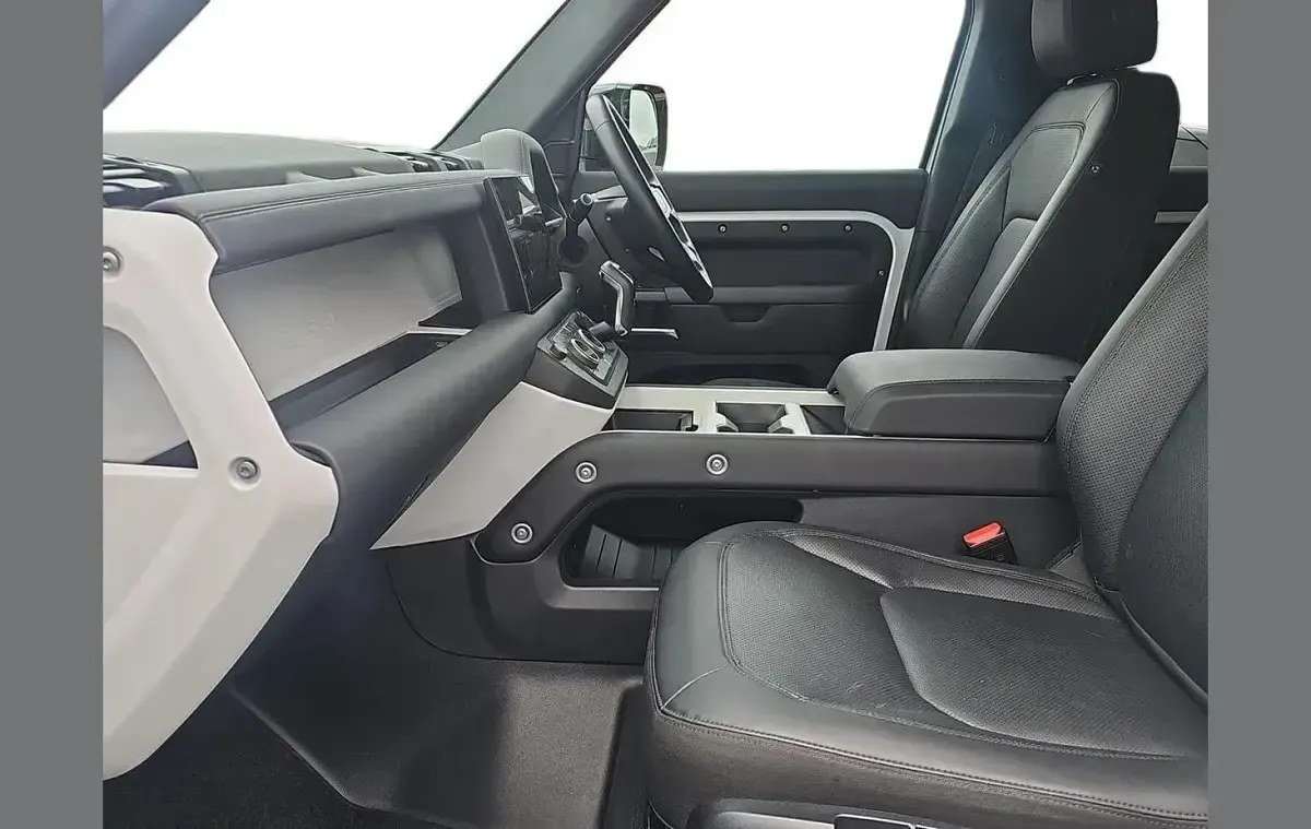Używany Land Rover Defender S 247 KM (181 kW) 2024 Biały SUV