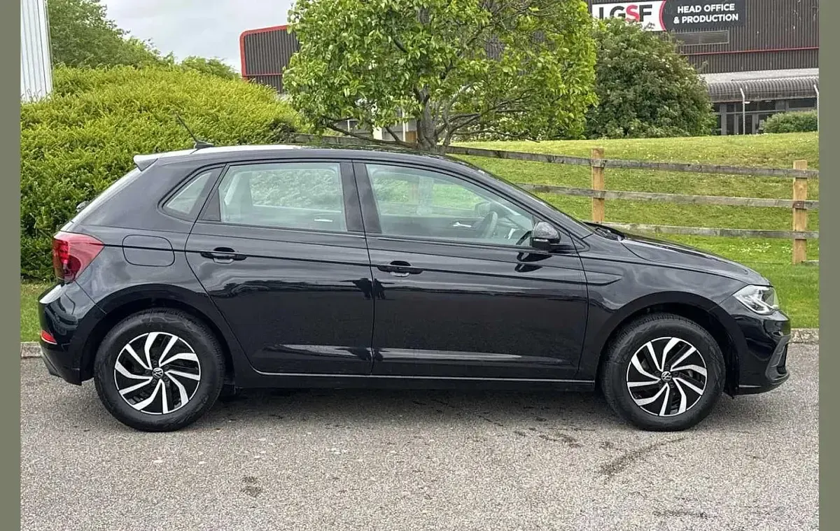 Second-hand VW Polo Life 95 CP (69 kW) 2025 Negru Hatchback