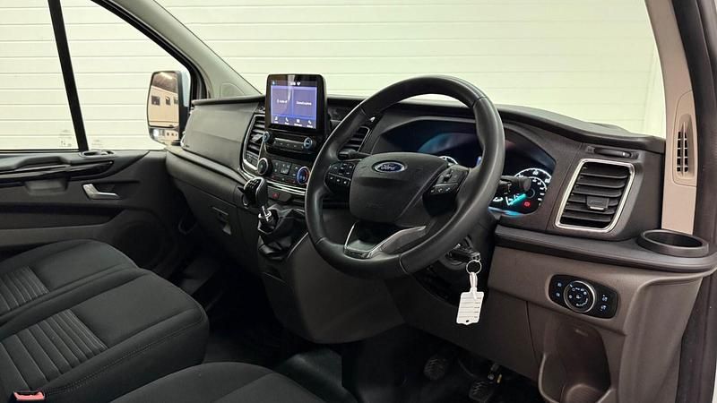 Used Ford Transit Custom Limited 130 HP (95 kW) 2023 White Van