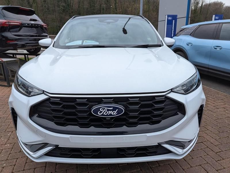 New Ford Kuga ST-Line X 243 HP (178 kW) 2025 SUV