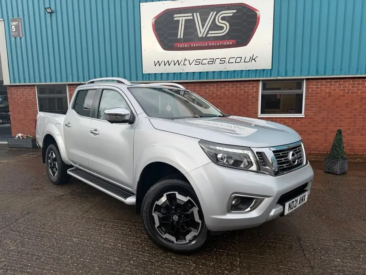 Used Nissan Navara Tekna 190 HP (139 kW) 2021 Silver Pickup