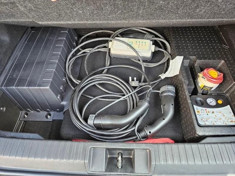 Image 3/4