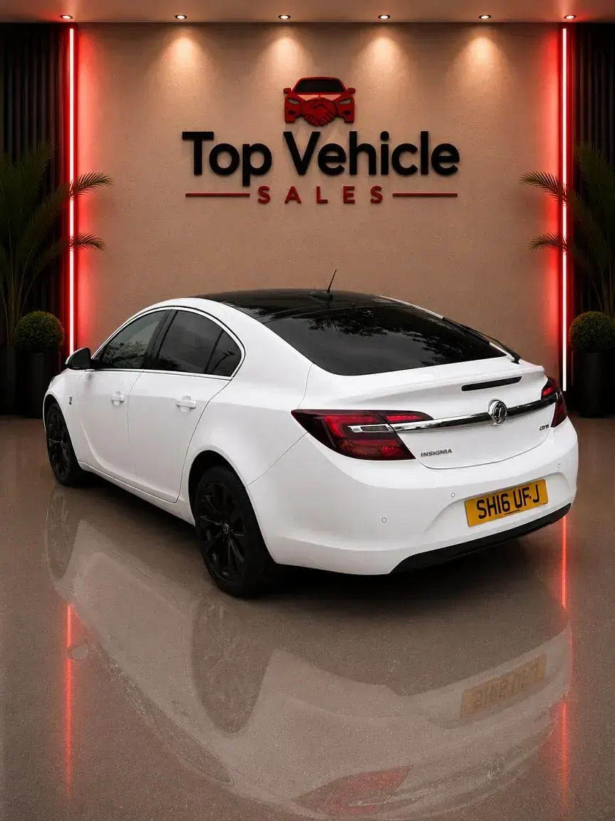 Used Vauxhall Insignia Elite 136 HP (100 kW) 2016 White Hatchback