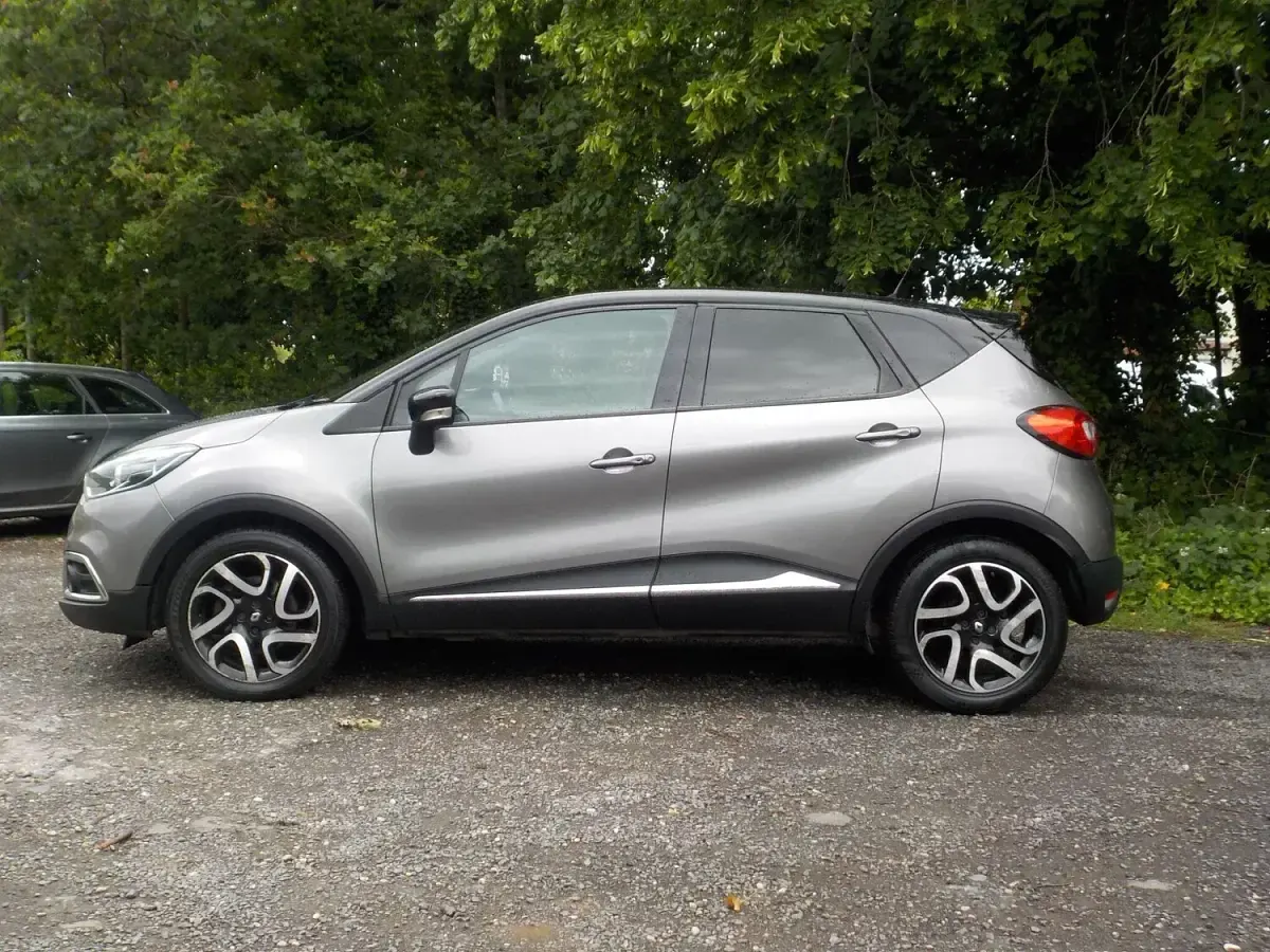 Used Renault Captur Dynamique 90 HP (66 kW) 2015 Grey/black SUV