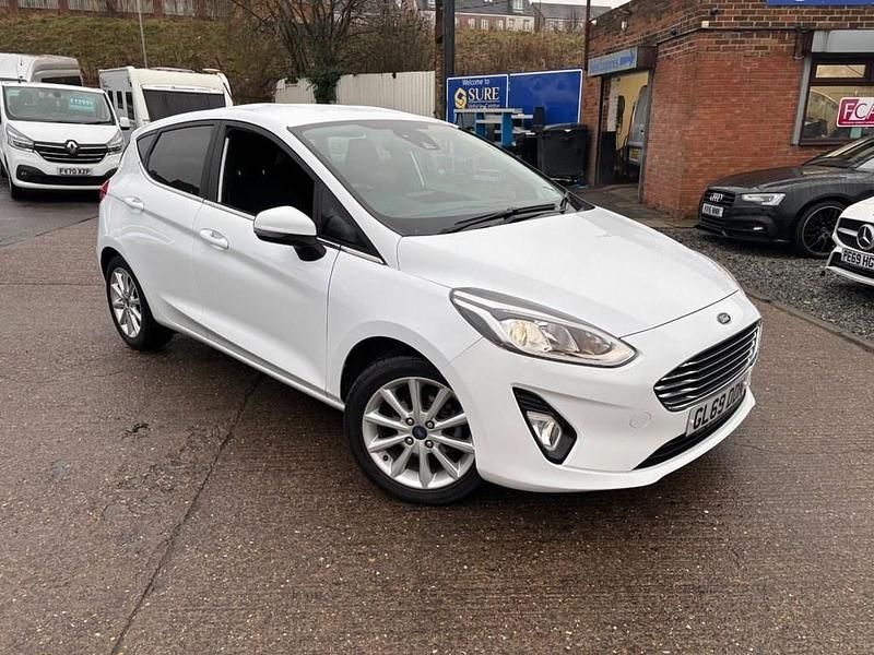 Used Ford Fiesta Titanium 85 HP (62 kW) 2019 White Hatchback