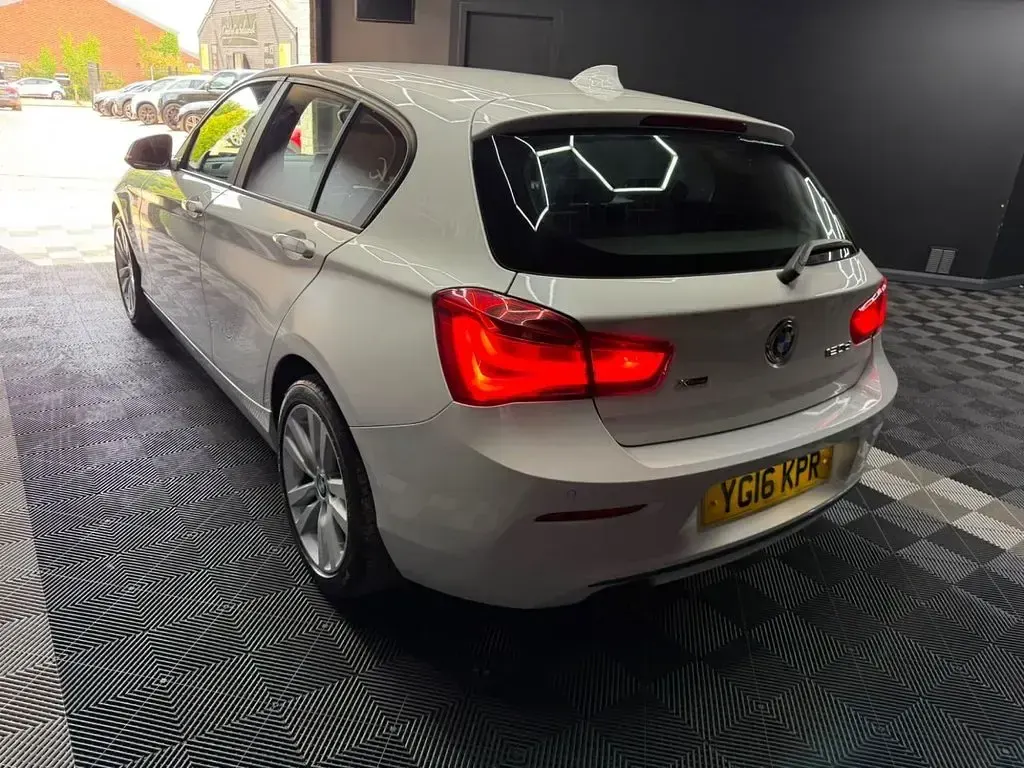 Used BMW 120 Sport Line 190 HP (139 kW) 2016 White Hatchback