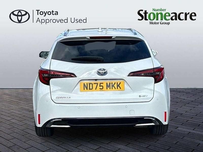 New Toyota Corolla Design 138 HP (101 kW) 2025 White Estate