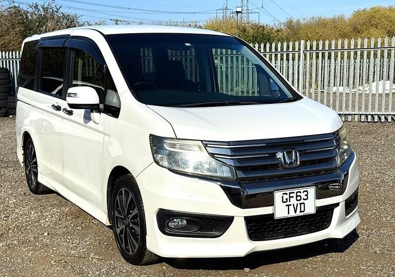 White Used 2014 Honda Stepwgn Cool MPV | £11,995 (Fair price) - Image 1/4