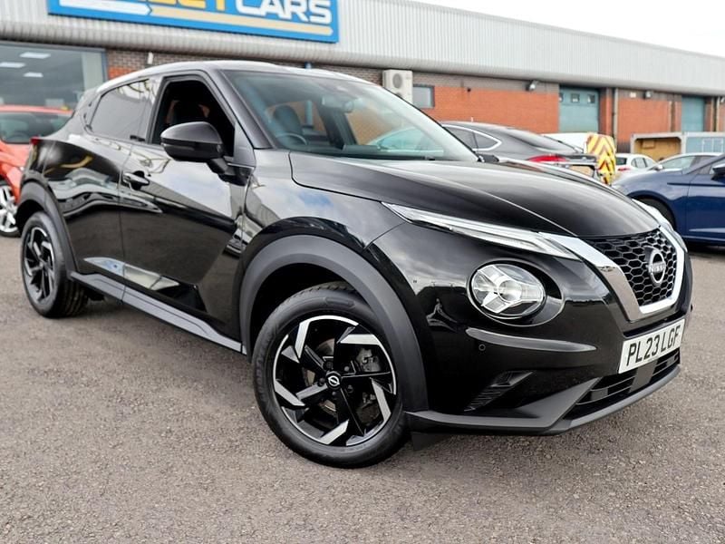 Black Used 2023 Nissan Juke N-Connecta SUV | £13,989 (Fair price) - Image 1/4