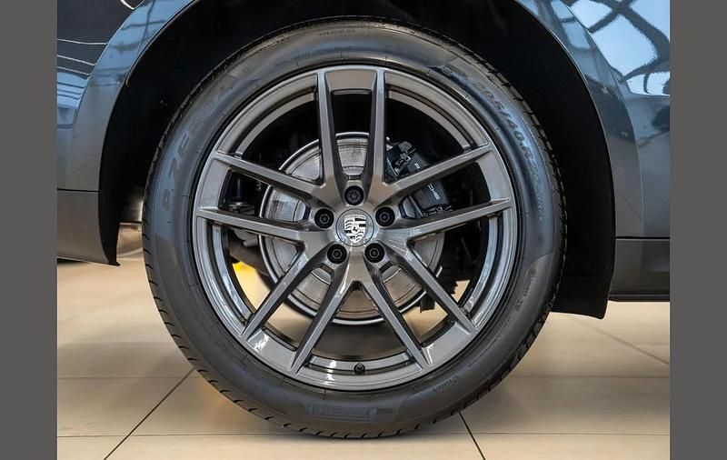 Used Porsche Macan 261 HP (191 kW) 2025 Grey SUV