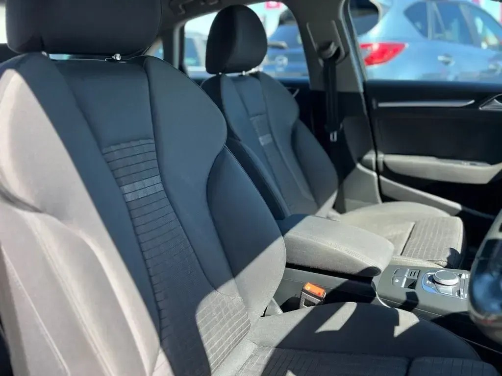 Usado Audi A3 Sport 110 HP (80 kW) 2017 Preto Sedan