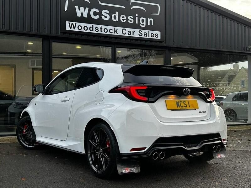 Used Toyota Yaris 261 HP (191 kW) 2022 White Hatchback