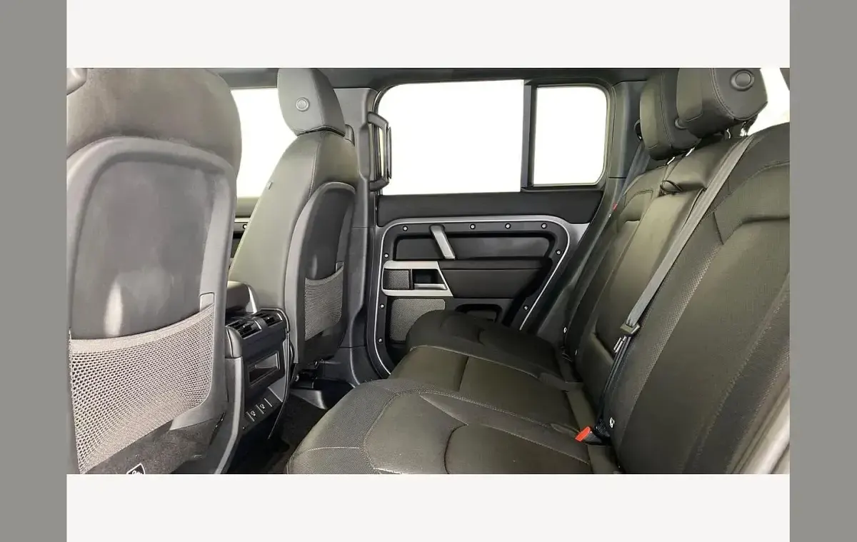 Używany Land Rover Defender SE Dynamic 250 KM (183 kW) 2024 Szary SUV