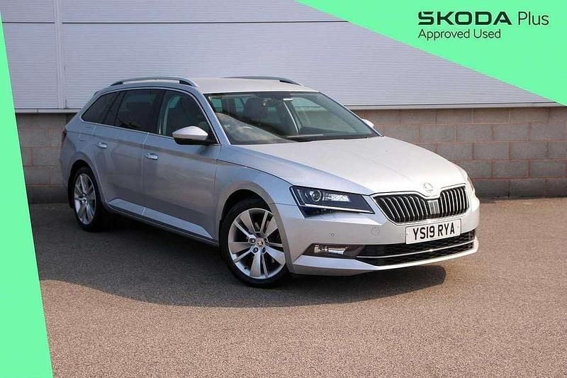 Brilliant silver metallic Used 2019 Skoda Superb SE L Executive Estate | £18,995 (Fair price) - Image 1/4