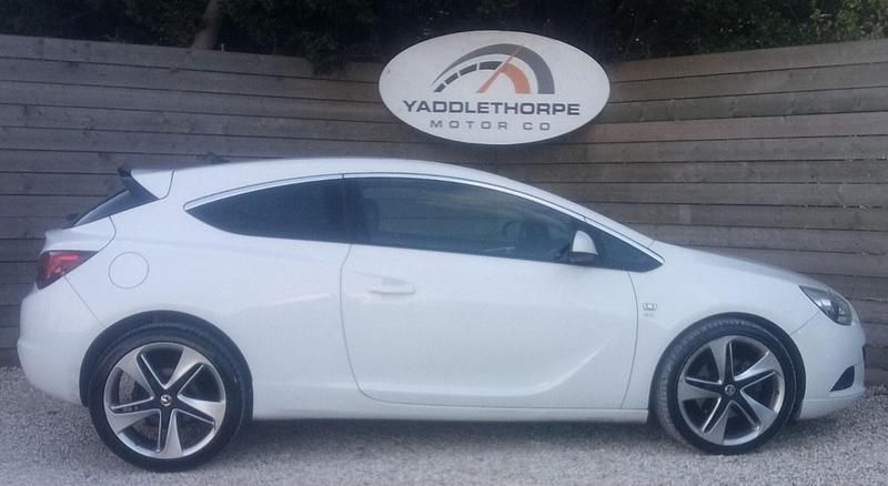Used Vauxhall Astra GTC SRi 2012 White Hatchback