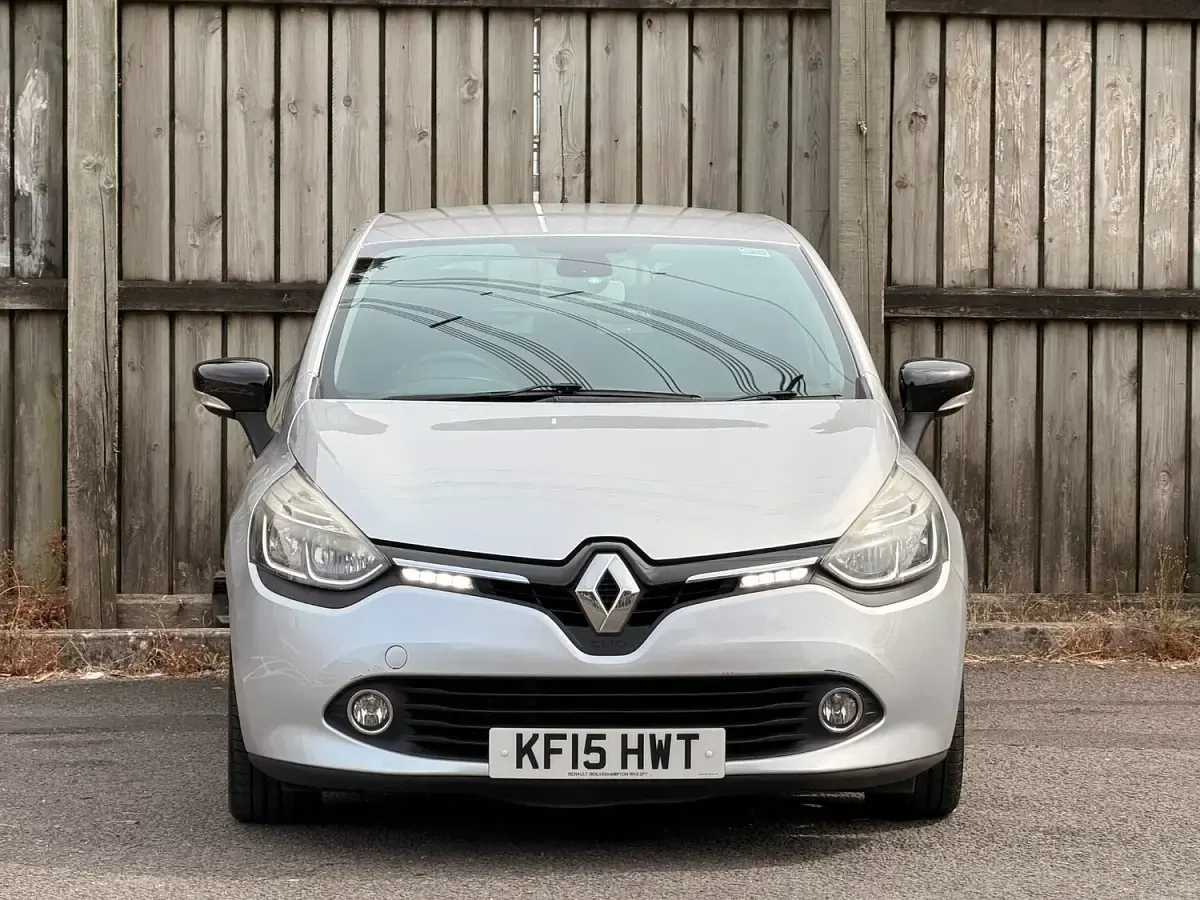 Used Renault Clio Dynamique 90 HP (66 kW) 2015 Silver Hatchback