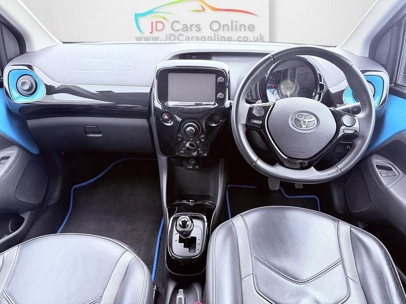 Used Toyota Aygo X-cite 69 HP (50 kW) 2016 Blue Hatchback