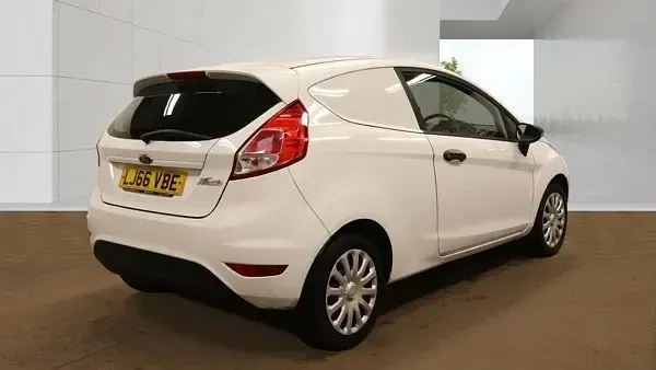 Używany Ford Fiesta 75 KM (55 kW) 2016 Biały Hatchback