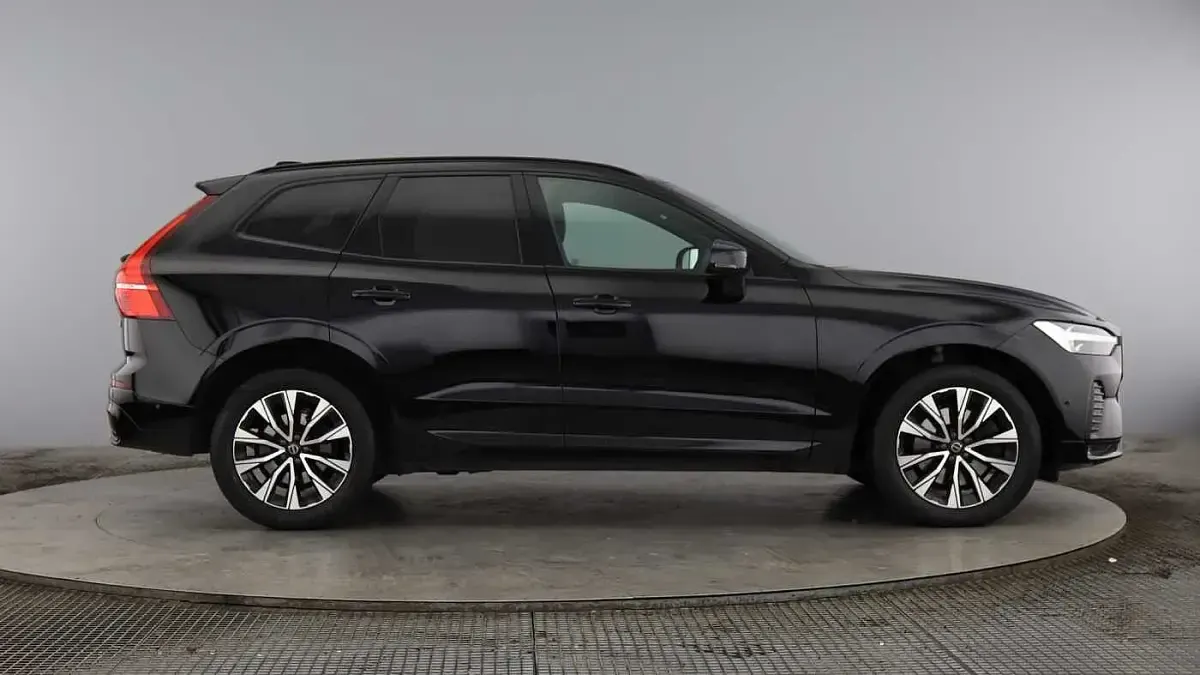 Used Volvo XC60 Plus 197 HP (144 kW) 2022 Onyx black SUV